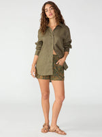 Load image into Gallery viewer, Relaxed Linen Shirt Mossy Green
