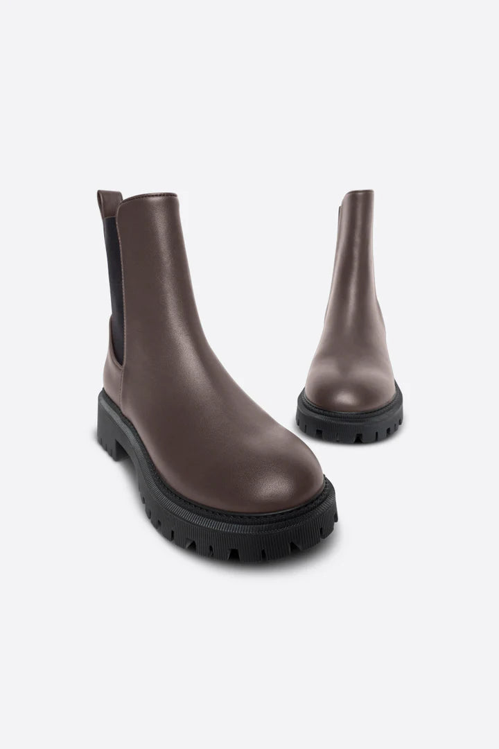 Guided Pull On Lug Sole Boot