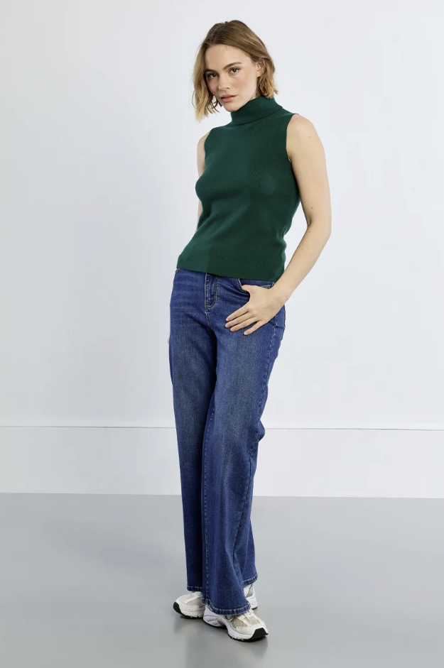 Thin sleeveless turtleneck
