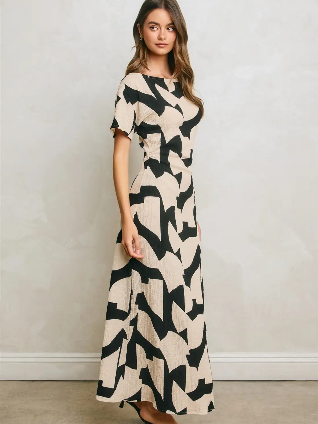 Abstract Short Sleeve Side Ruched Maxi Dress