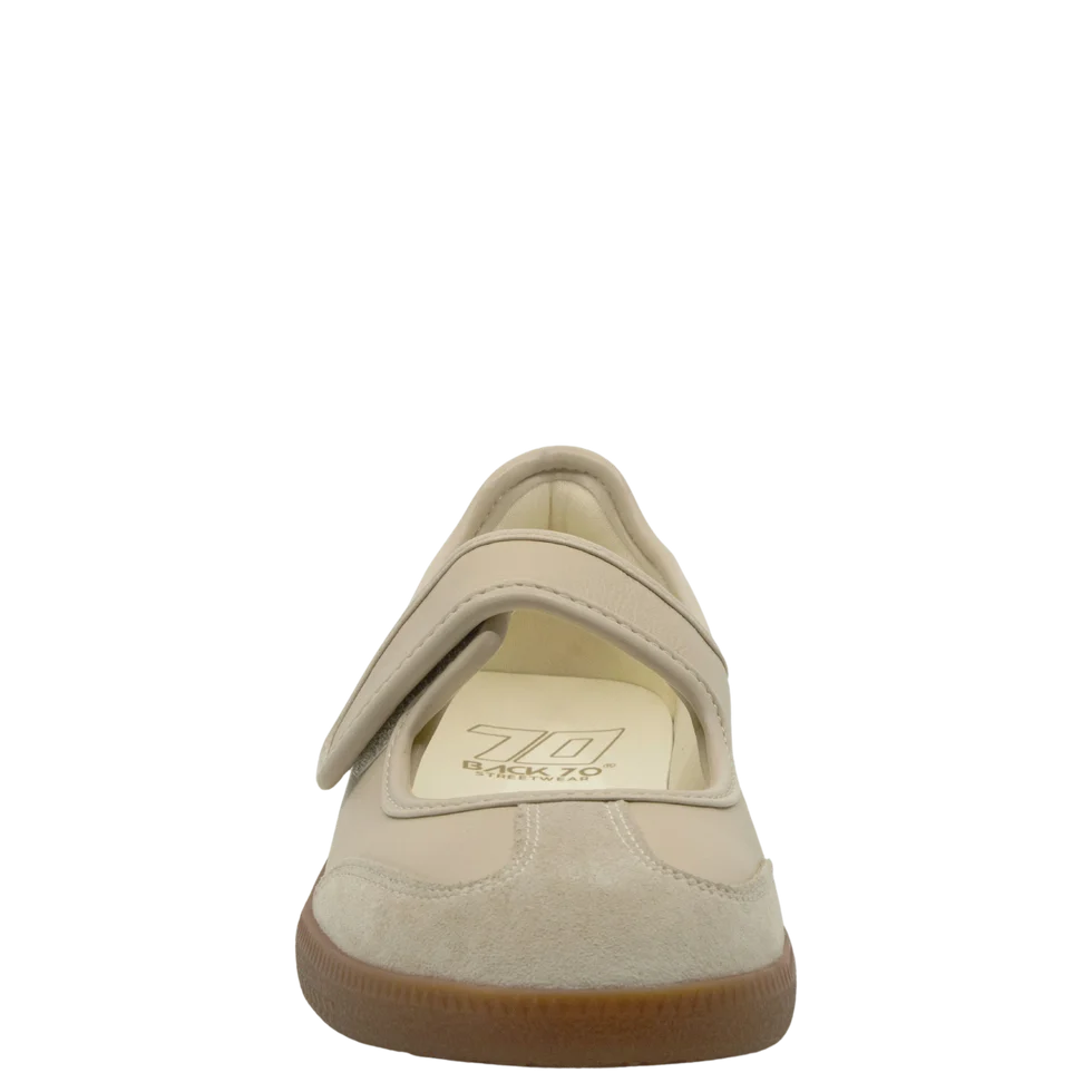 Aya Sneakerina