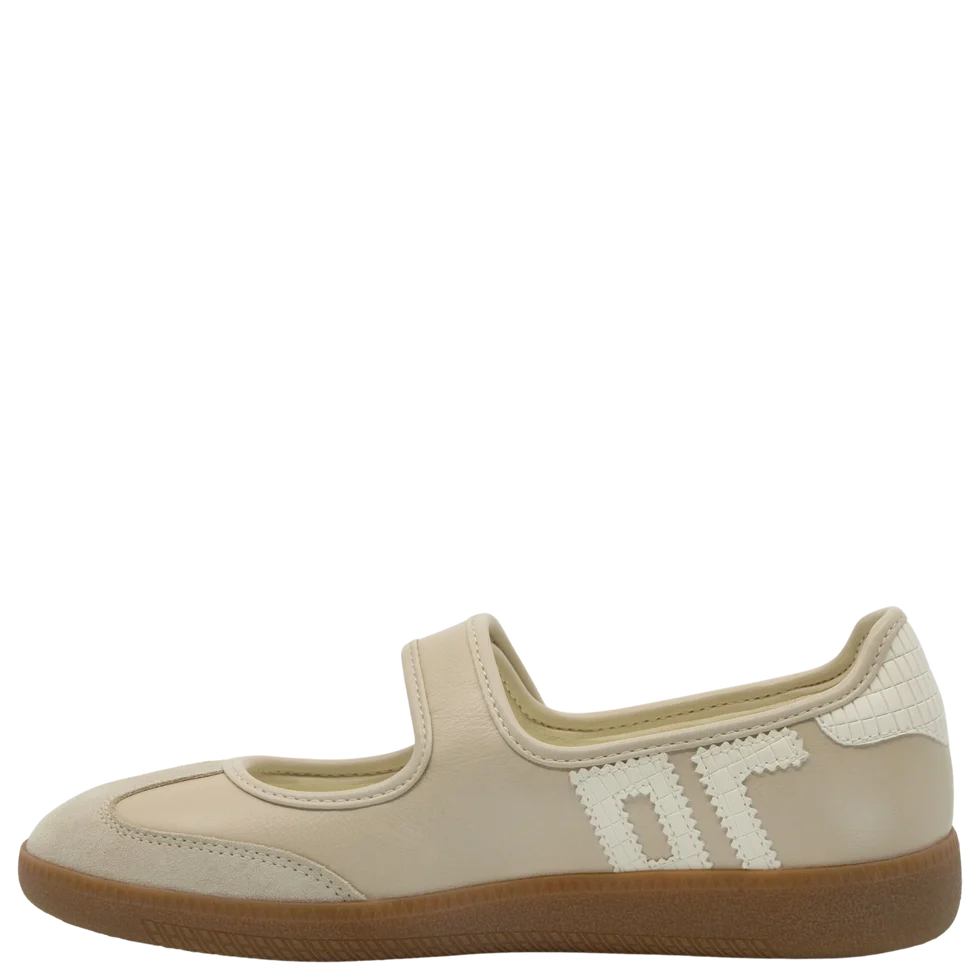 Aya Sneakerina