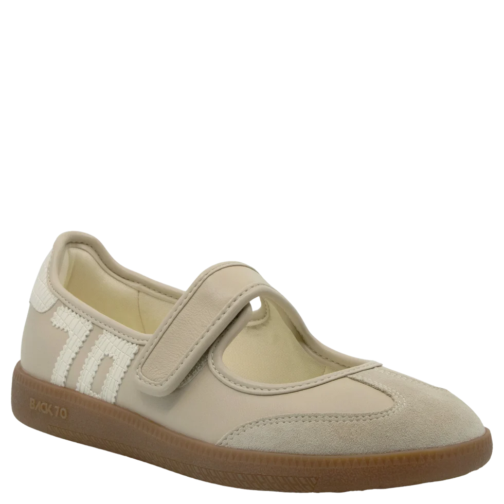Aya Sneakerina