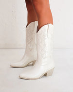 Load image into Gallery viewer, Unaro Western Boot - White Pearl
